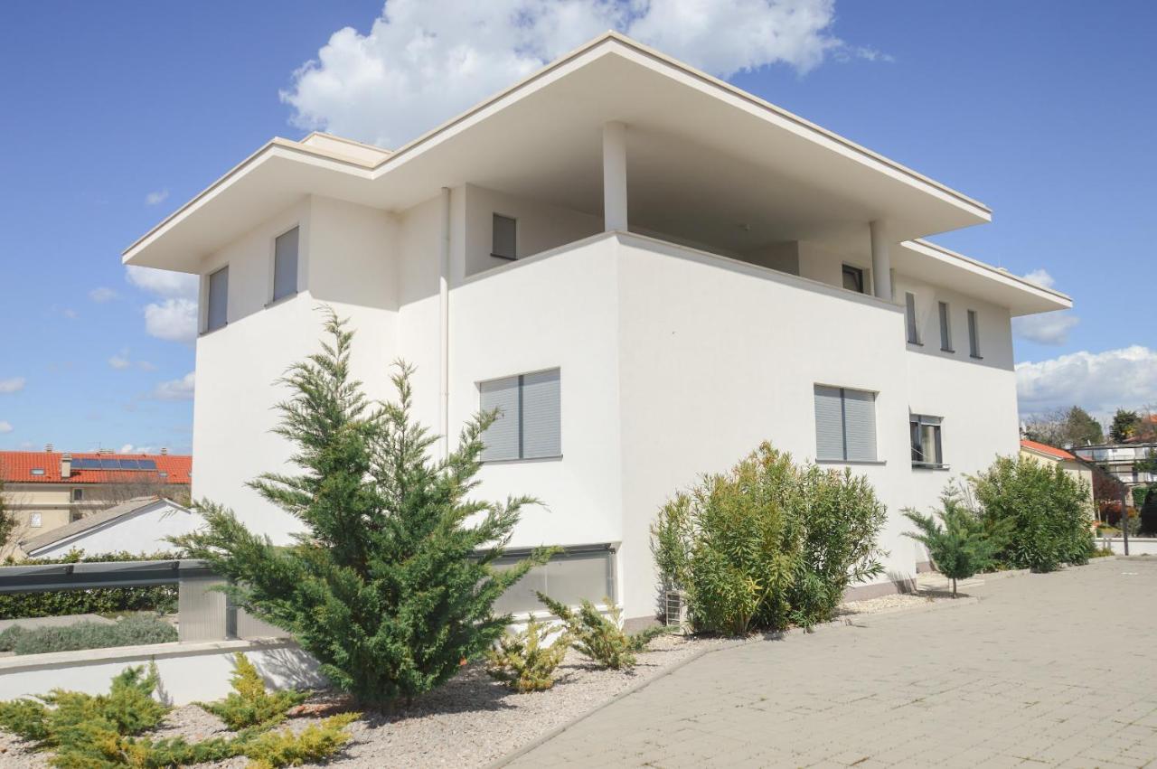 Rova Apartment Малинска Экстерьер фото